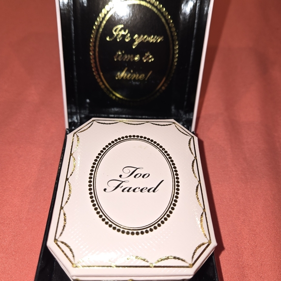 BNIB Too Faced Diamond Light Highlighter - Picture 3 of 3